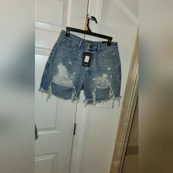 NWT!! FASHION NOVA SHORTS !! - Picture 11 of 13